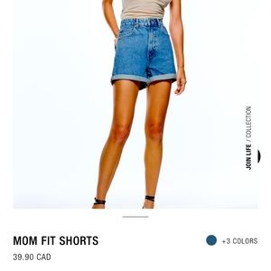 ZARA Mom Fit Jean Shorts in Blue, size 4